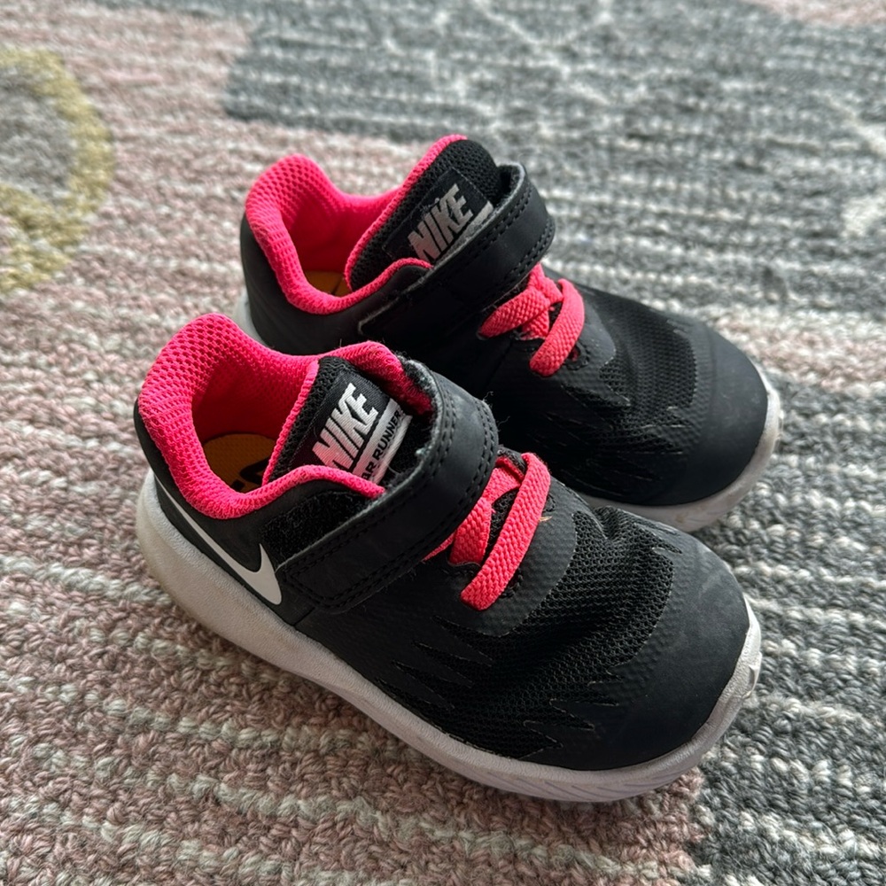Nike tennis shoes
